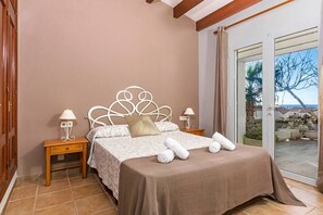 3 slaapkamers, een bureau, een strijkplank/strijkijzer, gratis wifi