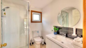 Bathtub, hair dryer, towels