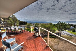 Outdoor dining - Bella Vista - Freycinet Holiday Houses (Bicheno)