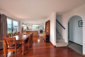 Dining - Bella Vista - Freycinet Holiday Houses (Bicheno)