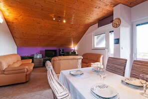TV, fireplace - Holiday Home Katarina Sopot (Benkovac)