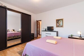 3 bedrooms, iron/ironing board, WiFi, bed sheets - Holiday Home Katarina Sopot (Benkovac)