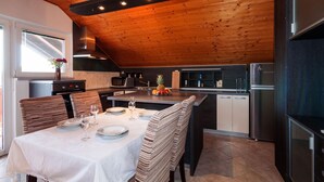 Private kitchen - Holiday Home Katarina Sopot (Benkovac)