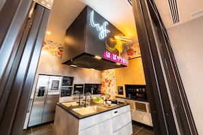 Fridge, microwave