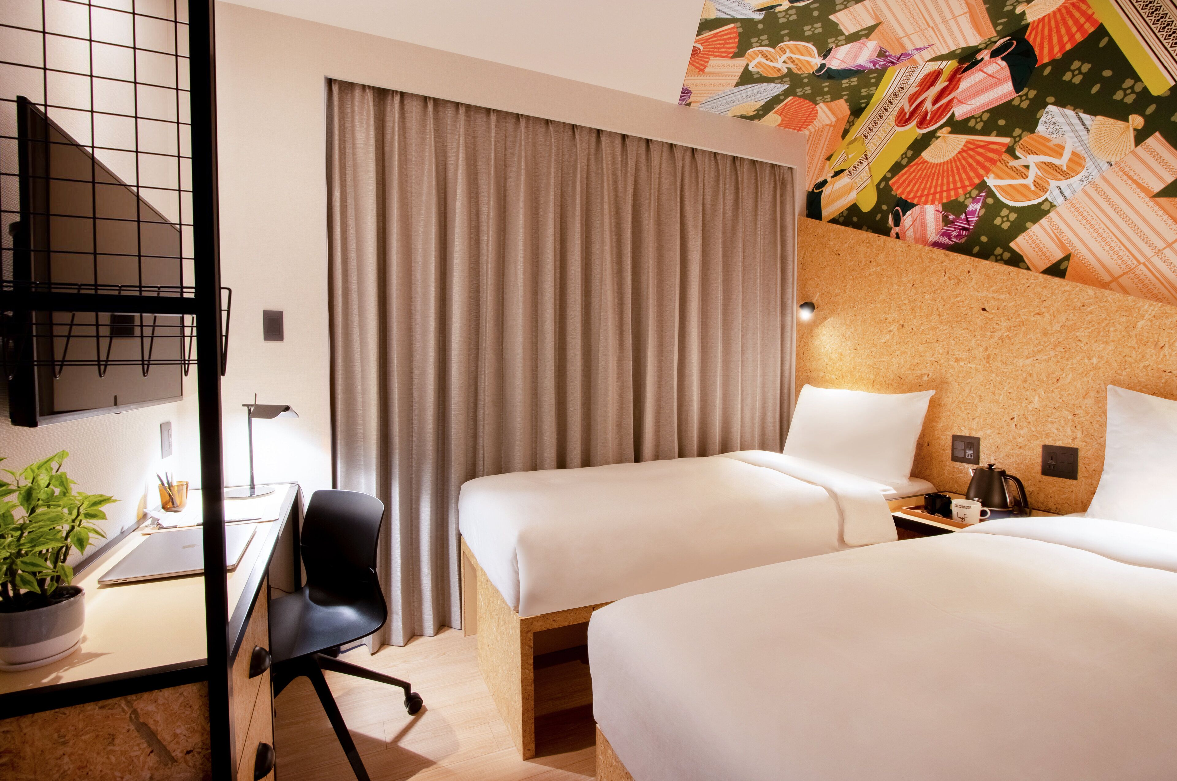 studio, 2 single beds, corner (side by side plus) | down duvets, in-room safe, desk, laptop workspace