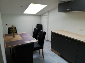 Coffee/tea maker, fridge, oven, dishwasher - Delightful Apartment in Kaprun With Balcony (Kaprun)