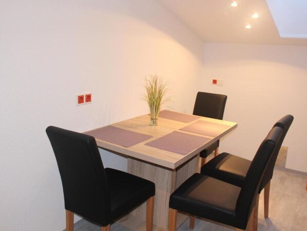Apartment | Private kitchen - Delightful Apartment in Kaprun With Balcony (Kaprun)