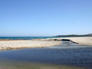 Exterior - Ideal Apartment in Budoni near Sea Beach with Garden & Grill (Budoni)