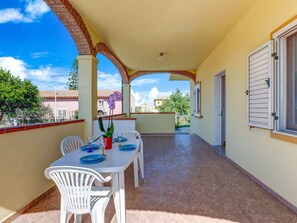 Balcony - Ideal Apartment in Budoni near Sea Beach with Garden & Grill (Budoni)