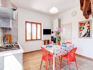 Dining - Ideal Apartment in Budoni near Sea Beach with Garden & Grill (Budoni)
