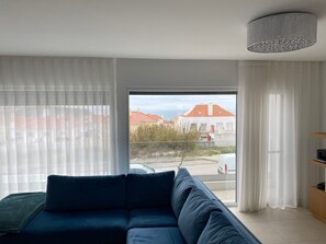 MP3 dock, streaming services, stereo - Ocean-view Holiday Home in Lourinhã With Private Garden (Lourinha)