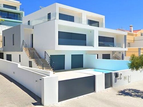 Ocean-view Holiday Home in Lourinhã With Private Garden