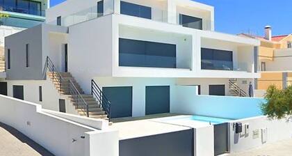 Ocean-view Holiday Home in Lourinhã With Private Garden