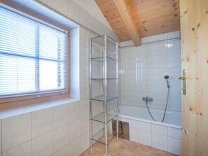 Chalet | Bathroom - Ideal Chalet in Wald-Königsleiten with Sauna near Ski Lift (Wald im Pinzgau)