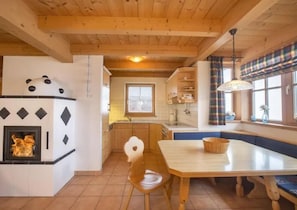 Chalet | Dining - Ideal Chalet in Wald-Königsleiten with Sauna near Ski Lift (Wald im Pinzgau)
