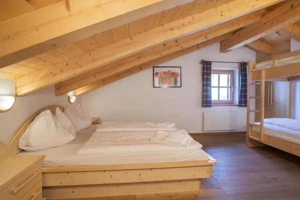 House | 3 bedrooms, WiFi, individually furnished, bed sheets