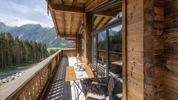 House | Outdoor dining