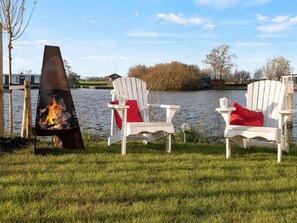 Exterior - Very Spacious 8-person Holiday Home in Friesland With Three Bedrooms (De Veenhoop)
