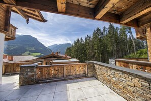 Chalet | Terrace/patio - Alpine Chalet With Ski-in Access (Neukirchen am Grossvenediger)
