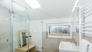 Shower, towels - Panoramic-view Apartment in Schladming-rohrmoos With Sauna (Schladming)