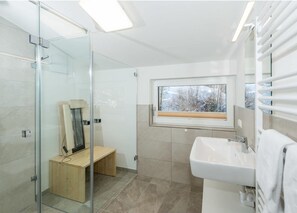 Shower, towels