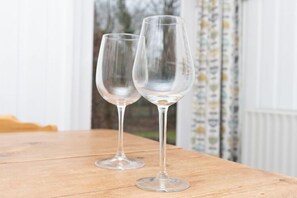 3 phòng ngủ, trang bị nội thất với thiết kế riêng biệt, bộ trải giường 
