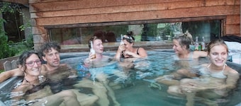 Cozy Holiday Home in Giethoorn With a Hot Tub