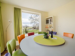 Dining - Cozy Holiday Home in Giethoorn With a Hot Tub (Giethoorn)