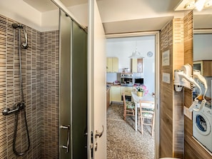 Shower, towels