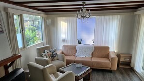 Living room - Modern Holiday Home in Doornspijk Near Zandenplas Park (Doornspijk)