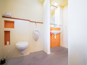 Shower - Lovely Farmhouse in Giethoorn with Hot Tub (Giethoorn)