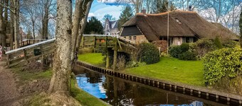 Lovely Farmhouse in Giethoorn with Hot Tub