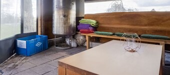 Pleasant Holiday Home in Giethoorn With hot tub and Garden