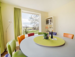 Dining - Pleasant Holiday Home in Giethoorn With hot tub and Garden (Giethoorn)