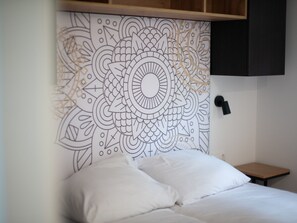 2 habitaciones, muebles diferentes y ropa de cama 