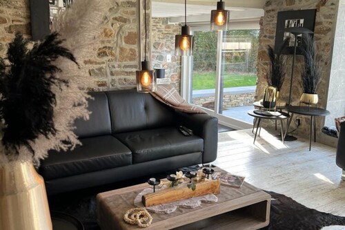 Stylish Stay With Pool, Jalhay