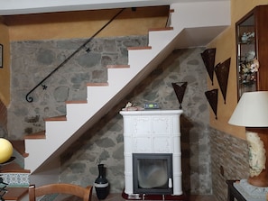 Dining - Blissful Holiday Home in Villa Basilica With Fenced Garden (Villa Bascilica)