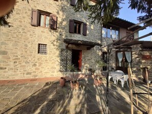 Exterior - Blissful Holiday Home in Villa Basilica With Fenced Garden (Villa Bascilica)