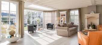 Great Holiday Home at the Efteling with Heated Swimming Pool & Hot Tub