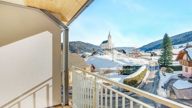 Balcony - Wonderful Apartment in Mauterndorf With a View (Mauterndorf)