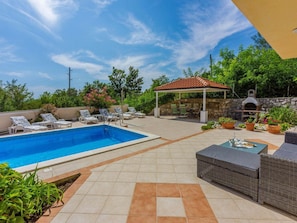 Indoor pool, outdoor pool - Beautiful Home With Swimming Pool and sea View (Vinodol)