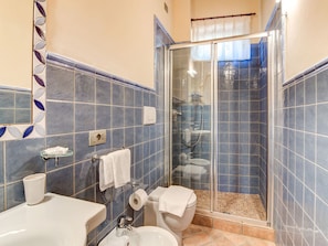 Shower, towels