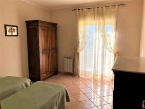 Apartment | 3 bedrooms, iron/ironing board, bed sheets