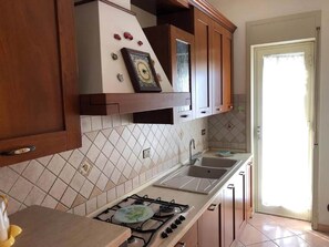 Căn hộ | Bếp riêng | Bếp nấu, máy rửa bát, dụng cụ nấu nướng/bát dĩa/dao n ĩa 