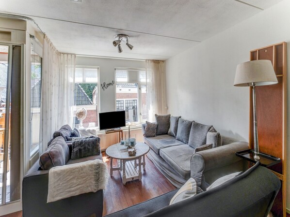 Living room - Homely Hideaway in Leeuwarden (Leeuwarden)