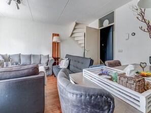 Living room - Homely Hideaway in Leeuwarden (Leeuwarden)