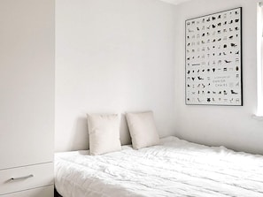 3 bedrooms, cribs/infant beds
