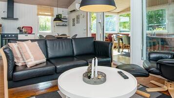 House | Ruang tamu | TV