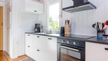 House | Dapur peribadi | Mesin basuh pinggan mangkuk, kerusi tinggi