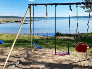 House | Children’s area - Charming Summer Cottage With Sauna-by Traum (Tibro)